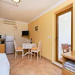 Apartments With A Parking Space Mali Losinj
