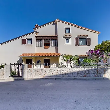 Apartments With A Parking Space Mali Losinj Mali Lošinj