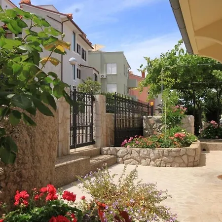 Apartman Apartments With A Parking Space Mali Losinj