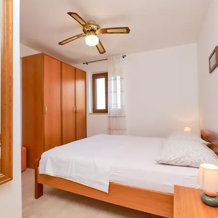 Apartments With A Parking Space Mali Losinj Apartman *