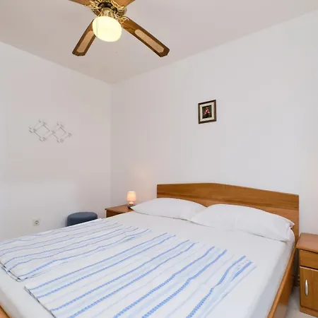 Apartments With A Parking Space Mali Losinj Apartman