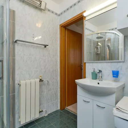 Apartments With A Parking Space Mali Losinj *