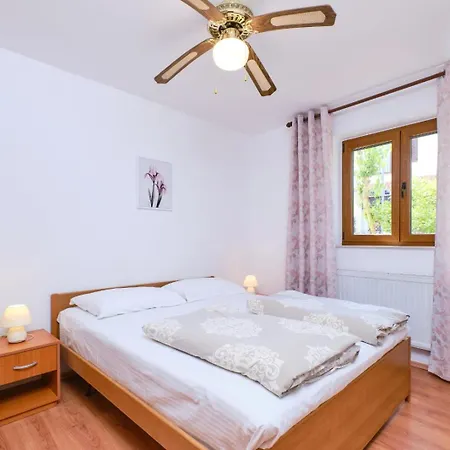 Apartments With A Parking Space Mali Losinj Apartman