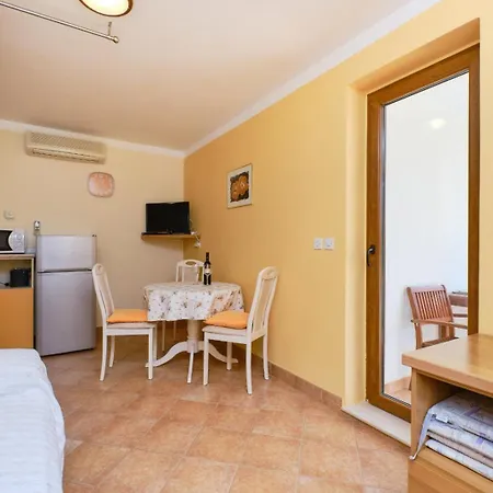 Apartments With A Parking Space Mali Losinj
