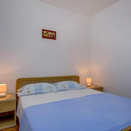 Apartman Apartments With A Parking Space Mali Losinj