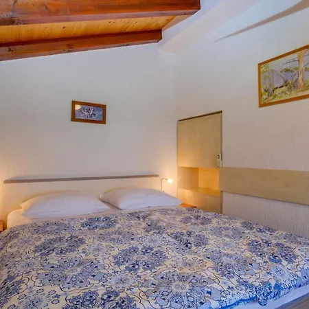 Appartement With A Parking Space Mali Lošinj